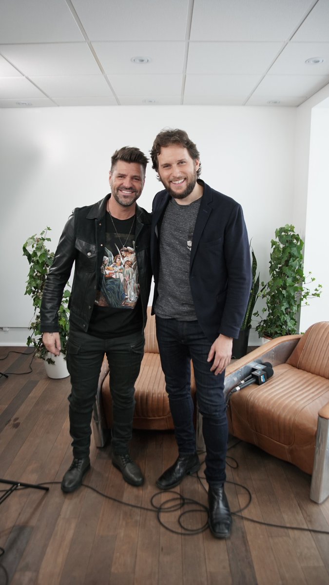 StingrayMusique's tweet image. Nous avons eu le privilège de rencontrer #MarcDupré dans le cadre d'une entrevue #PausePlay! 🎥 L'épisode sera bientôt en ligne, ne manquez pas ça!
🎧 En attendant, écoutez la chaîne musicale créée par l'artiste → bit.ly/2ks3fo3

@marc_dupre