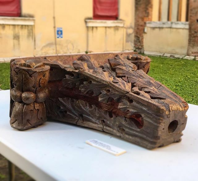 Eccola in tutto il suo splendore: una polena lignea sequestrata durante la Battaglia della Polesella del 1509.
Un lotto di 6 polene lignee sarà esposto a Palazzo Bonacossi durante il periodo del Carnevale degli Este. Non mancate questa occasione per pote… ift.tt/38Eo1F9