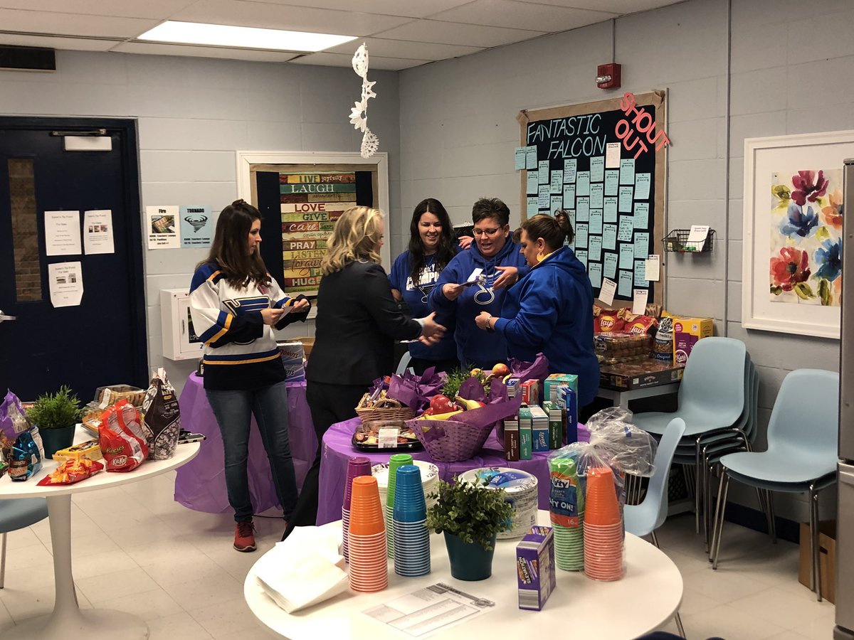 FMTFalcons's tweet photo. Thank you so much to Henderson Elementary for all of the yummy treats! We appreciate your love and support today. #FMTFalconLife #FHSDCommunity @HENDeagles https://t.co/Luggc84CM1