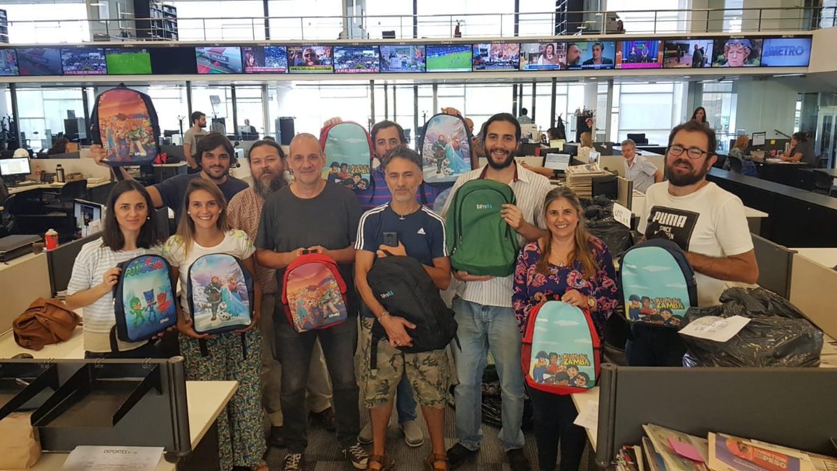 DelegadosPerfil's tweet photo. Llegaron los kits escolares del @sipreba a la redacción de Perfil. Mochilas, carpetas, cuadernos y útiles escolares para las clases que empiezan dentro de dos semanas. Un sindicato que piensa y empieza por lxs más chicxs es un sindicato con cimientos sólidos. https://t.co/H3zoodVHx0