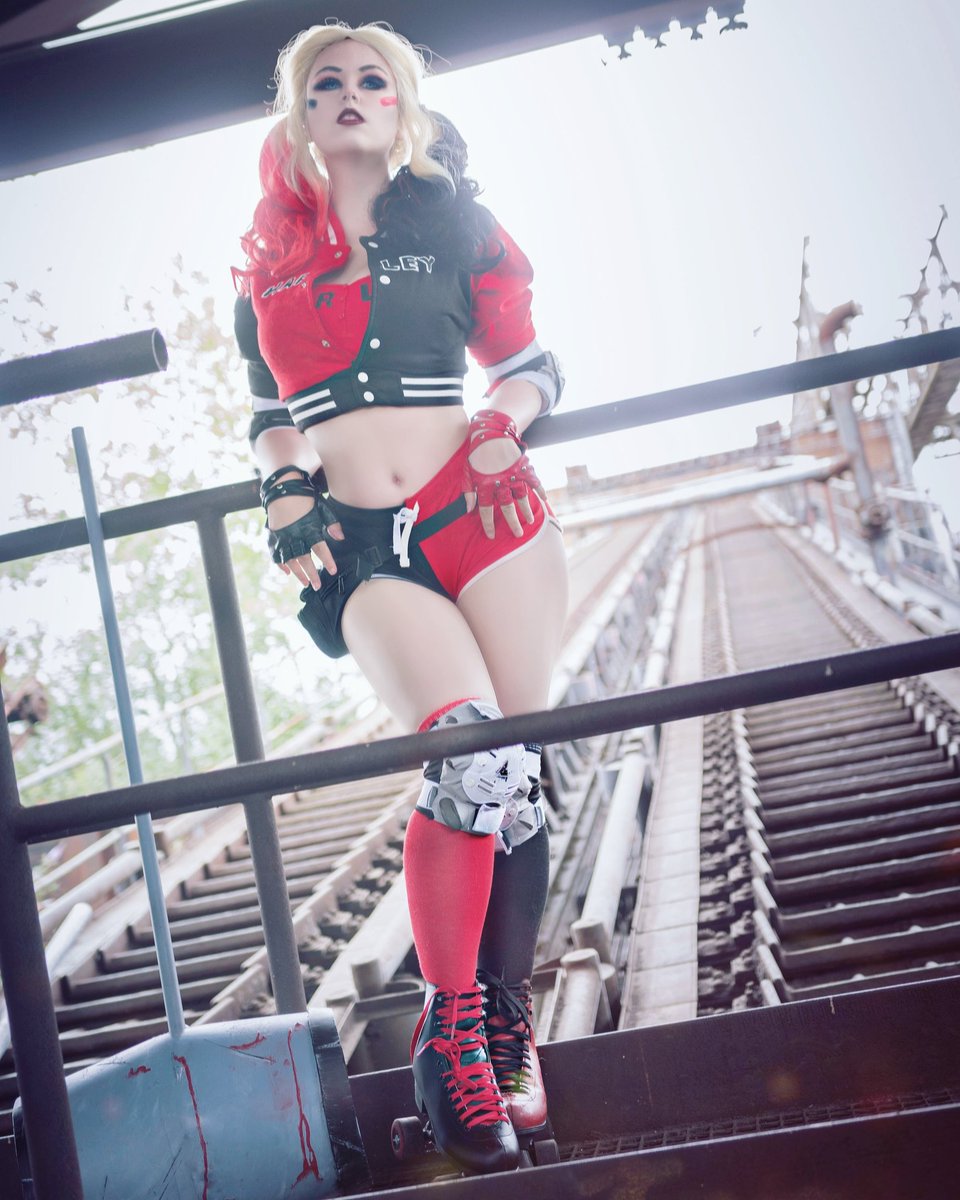 Harley for you today 🥰🥰🥰 i still got a lot of cosplay work to do till saturday and i hope i will get it all in our super small car 😱 but somehow it will work 😅