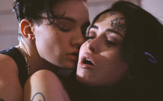 Who thinks @DykedDown should drop the @Hon3yxmilk scene tonight? 😈🌹 https://t.co/s2590EiCMK<a class="tags" href="/tag/dykeddown">@dykeddown</a><a class="tags" href="/tag/hon3yxmilk">@hon3yxmilk</a><a href="/tag/steveprue"class="tags"><span>#steveprue</span></a>