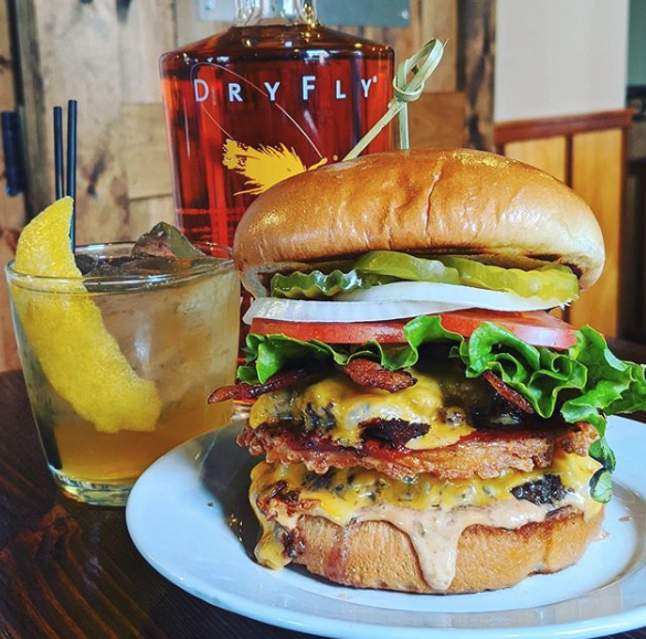 2HarvestINW's tweet photo. Choose from over 100 participating restaurants in the Spokane area to enjoy a delicious 3 course meal AND support Second Harvest by posting #IRWRaveReviews on Facebook, Instagram or Twitter. 
Burger Credit: @heritagebarandkitchen 
#InlanderRW #visitspokane https://t.co/BWc74ZtM10