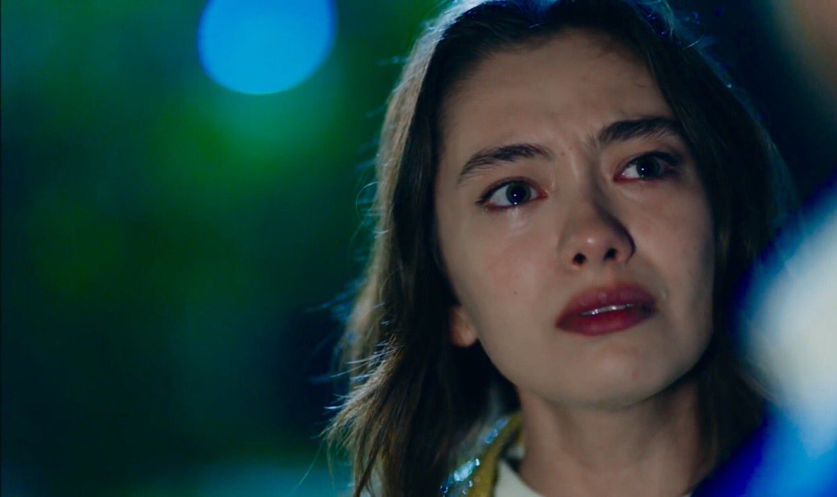 “Geri dön diye yapmadım.
Zaten geri dönecek adam mı bıraktın...” 💔

#NihanSezin | #NihKem | #NeslihanAtagül | #BurakÖzçivit | #KaraSevda 🖤