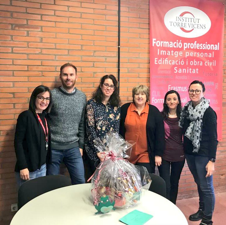 TorreVicens's tweet photo. La setmana passada vam rebre la visita de la professora Sharon Wheeler de l'institut @leedscitycoll
➡️Va ser una setmana intensa on l'intercanvi d'experiències va ser el protagonista.
Agraïment especial a @associacioaremi @harnaulleida  @OHSanJuandeDios i Centre Gent Gran Balàfia https://t.co/mHdkgIQOR7