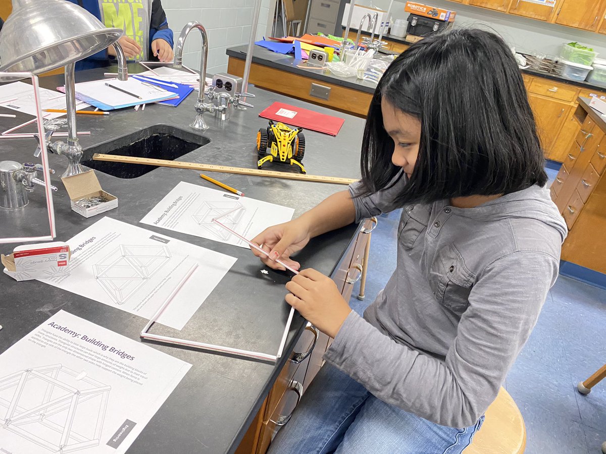 DeshongSandra's tweet photo. Today’s CSI Raider Island...we are building a truss bridge to send our robot to rescue our shipmates. https://t.co/qa0lQr5RZ1