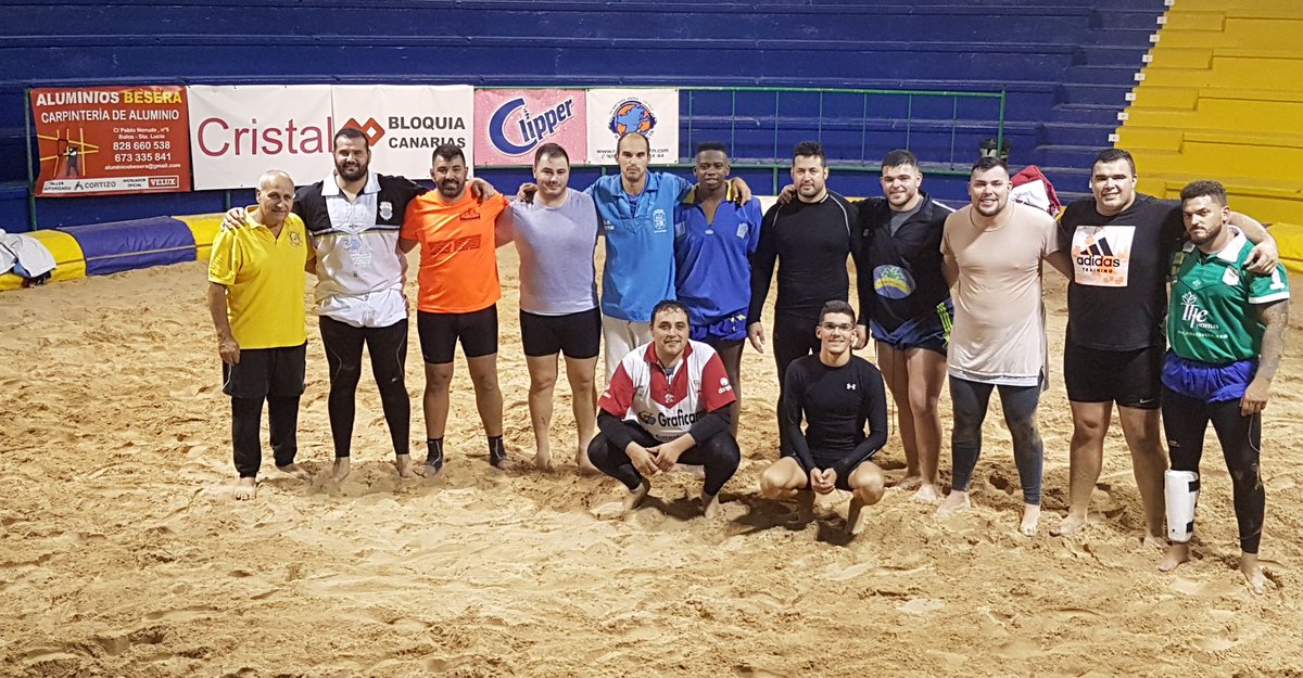 CLRoqueNublo's tweet photo. Siempre entrenando intensamente. A por nuevos retos. #LuchaCanaria #Nobleza #Valores #DeporteCultura #Agüimes #CruceDeArinaga #GranCanaria https://t.co/mxDl29Yb1w