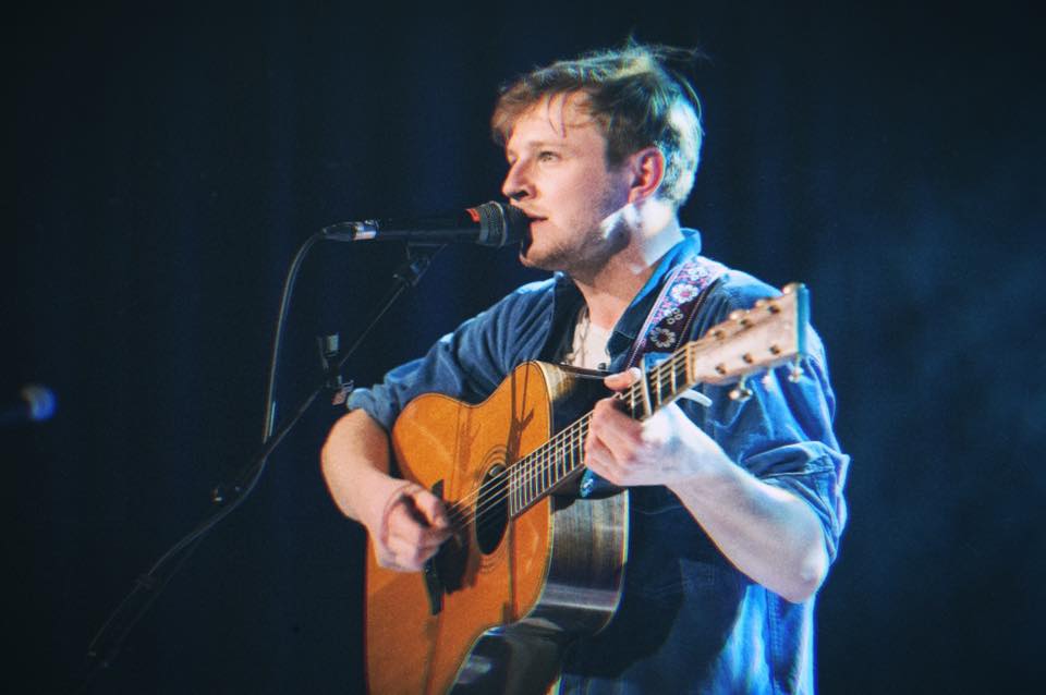 Po roce opět zahraju na Kladně v klubu Dundee! Těším se na vás již za pár dní! ✌️ Nadcházející koncerty:

26/2 Kladno, Dundee
13/3 Budišov nad Budišovkou, Šatlava
14/3 Louny, Music Bar za zdí
26/3 Praha, Roxy (Kensington)
27/3 Tábor, Garage

📷 Zuzana Trnková