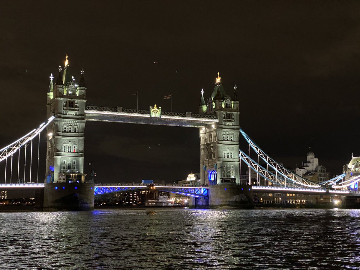 Very excited to have made it safely to London, Durham officers are very greatfull to have been given the opportunity to attend the LGBT+ adviser seminar with the <a href="/MetLGBT/">Met LGBT+ Advisers</a>Network @MetLGBT <a href="/metpoliceuk/">Metropolitan Police</a>