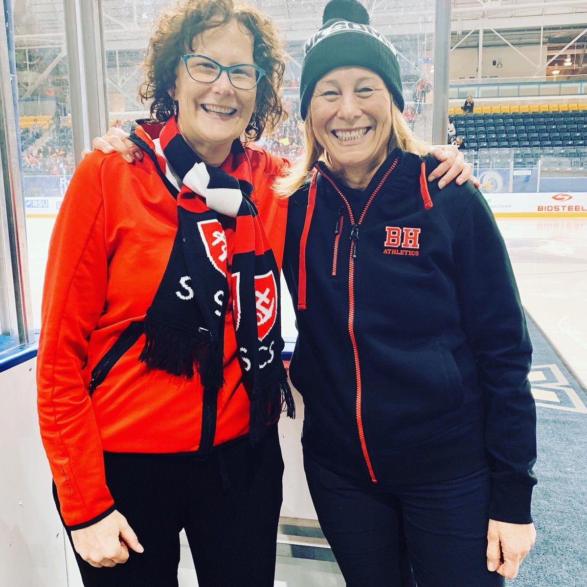 branksomehall's tweet photo. #HockeyDay 2020 was a huge success! Thanks to @SCS_Clementines for a mighty battle on the ice, and three cheers for our #BranksomeHighlanders on their big win! #BranksomeHall @MPerrySCS @KarenJurjevich https://t.co/nYRNFYMkCY