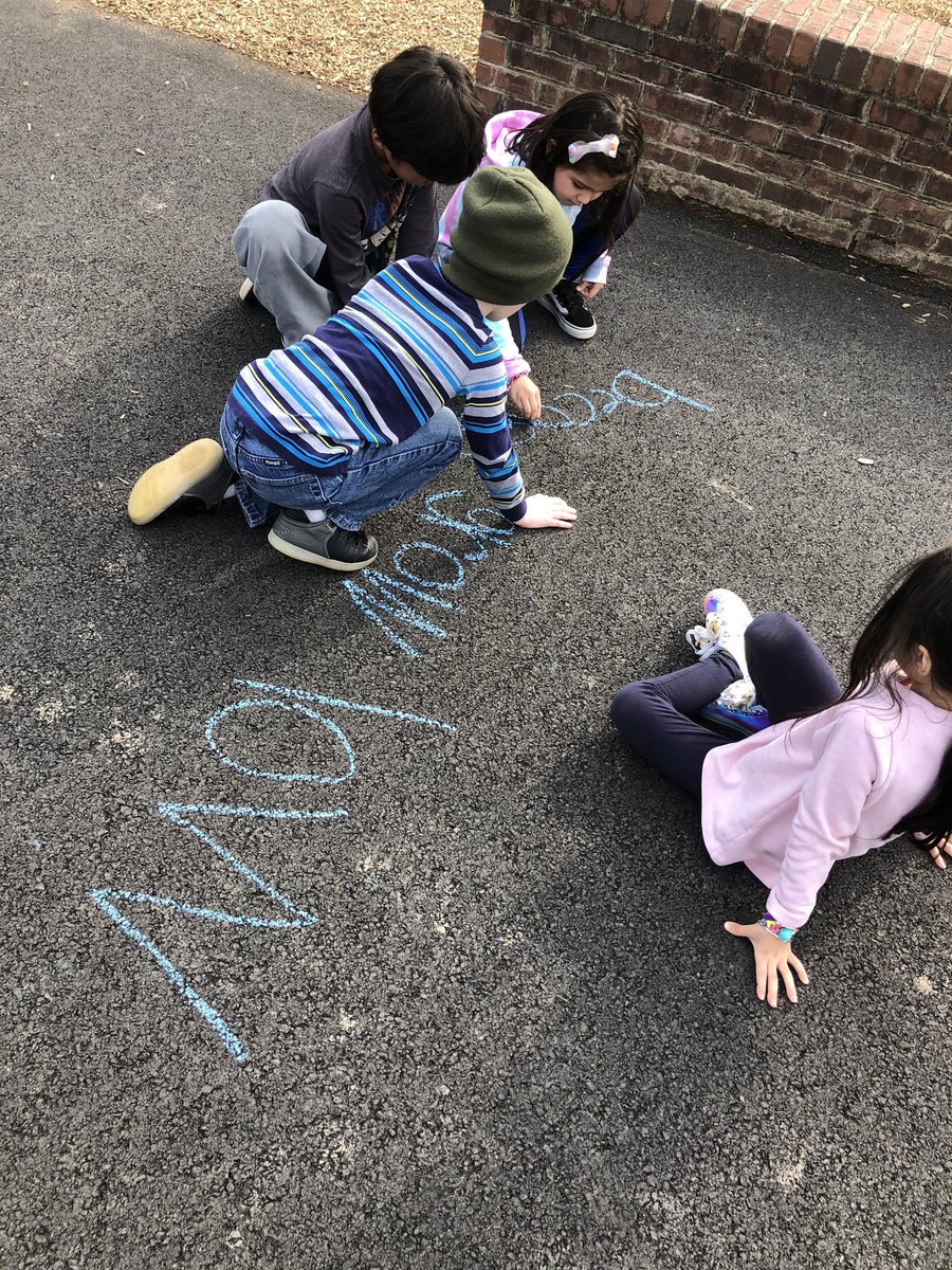 KyleeSofranko's tweet photo. A little outdoor learning today with @Mrs_Meloy !! We had a math facts relay race &amp; then paired up in groups to practice our new spelling pattern /-ow/!! The students had so much fun being active &amp; using their brains in this nice weather 🥰 #MPCS @CESMiniCougars https://t.co/mxZCRYqMAn