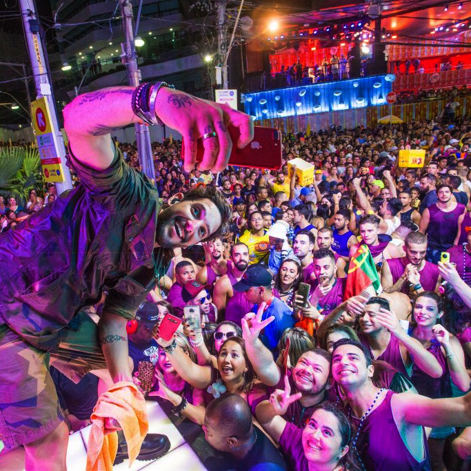 bandaeva's tweet photo. Vamos facilitar pra você compartilhar suas selfies no Bloco Eva com a gente! 😉📷A gente leva muito a sério isso de ser 4.0 e, pra provar isso, vamos ser o primeiro bloco a oferecer Wi-fi pra toda #GaleraDoEva que garantiu seu abadá! 👊💥#Eva40 #BlocoEva2020 #VaiSerÉpico https://t.co/zRFs1WZGaF