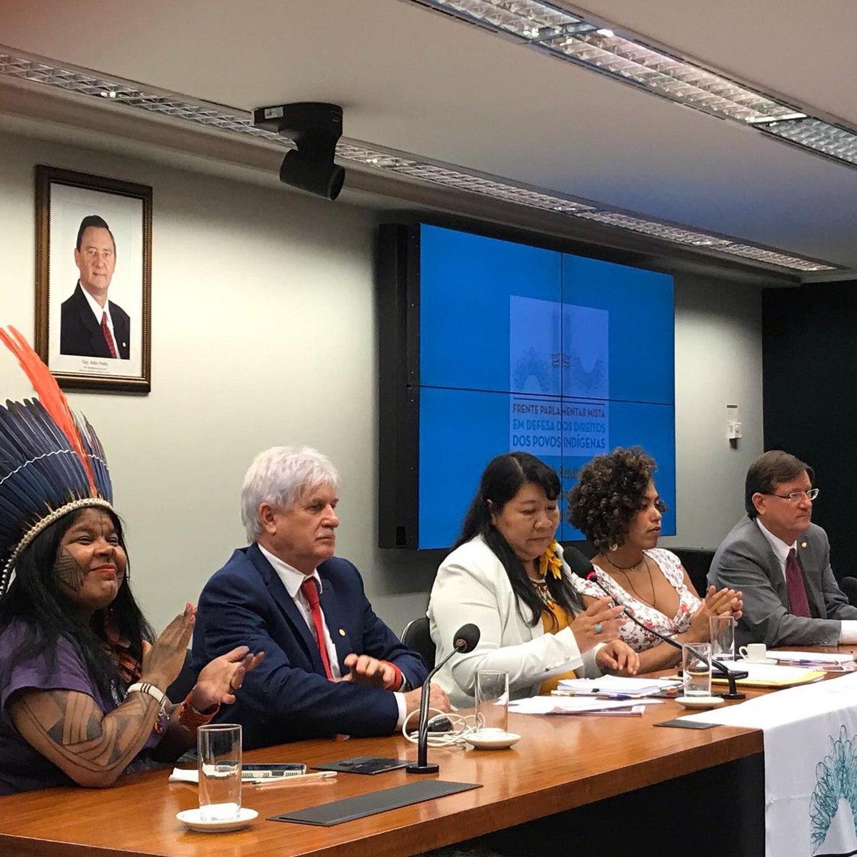 psol50's tweet photo. O PSOL esteve ao lado de lideranças como @guajajarasonia e Cacique Raoni na Frente Parlamentar em Defesa dos Direitos dos Povos Indígenas.
A pauta principal foi o projeto ilegal de mineração em terras indígenas. Não aceitaremos retrocessos! #DevolveMaia https://t.co/eP8zx0R2rL