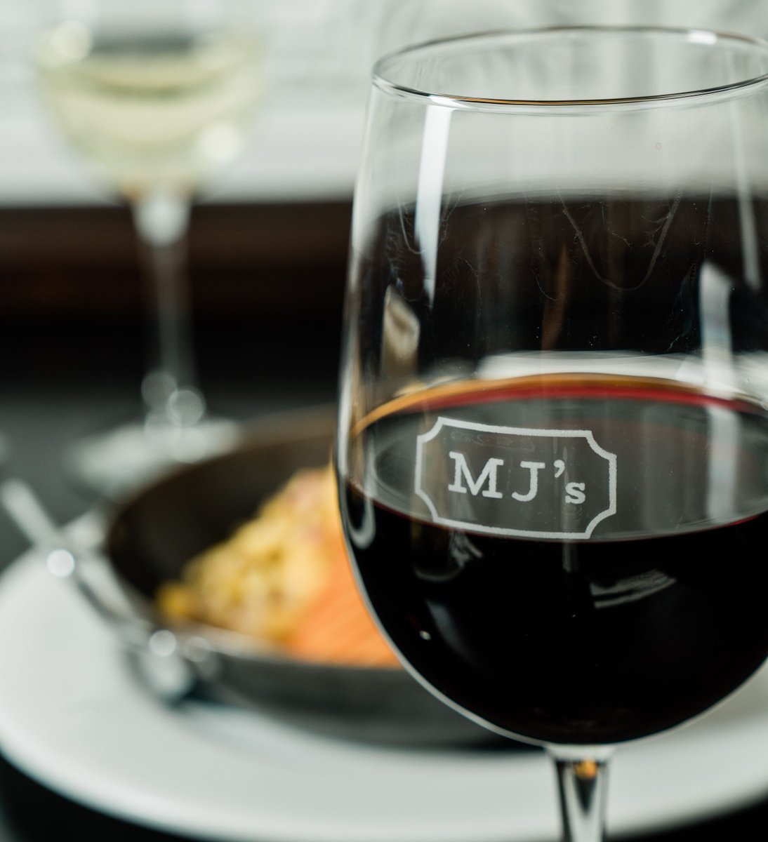 Is it a coincidence that #NationalDrinkWineDay falls on the first day of school vacation week? 🤔 If you're in need of a little break yourself, stop by and celebrate! After all, it IS a holiday. 😉🍷