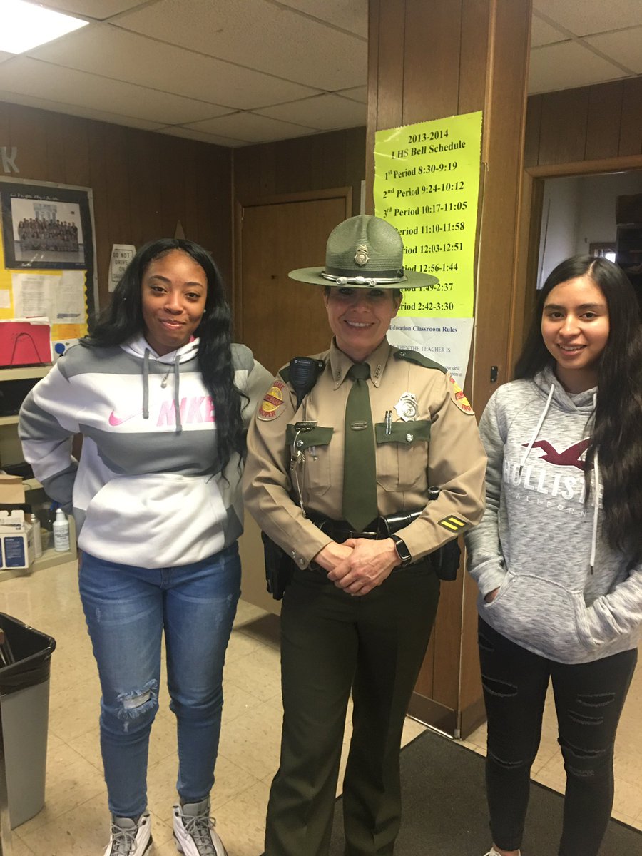 Driver education’s special guest today!  Teaching about distracted driving, put your phones AWAY!
THP Dana Calderaro doing an AMAZING job today!  Thank you!@lhsinthenews