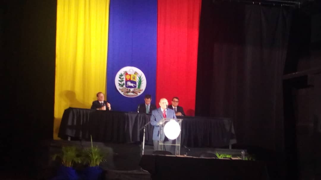 VenteVenezuela's tweet photo. #SesiónAN | Dip. @omargonzalez6: Este parlamento no puede menos que aprobar de una vez el 187 numeral '11. Pedimos que se aborde en la próxima sesión. Así mismo, tenemos la Responsabilidad de Proteger (R2P). #18Feb https://t.co/UuqFjOh66p