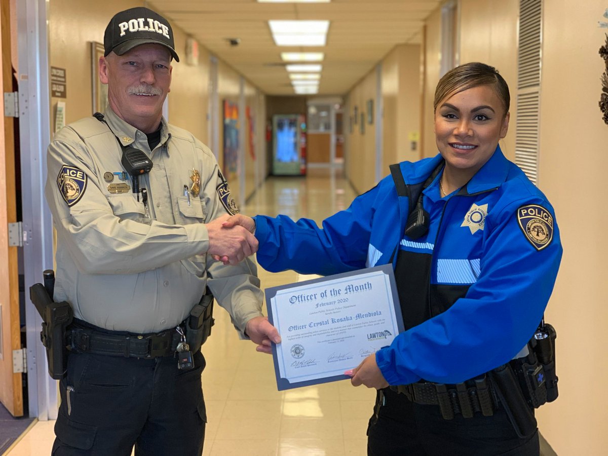 LawtonPS's tweet photo. #Congratulations to #LPSPD Officer of the Month Crystal Kosaka! The hard work you put into protecting our district doesn't go unnoticed. 😊👍👮♀️
#WeAreLPS #LPS #LawtonPS #OfficerOfTheMonth #TerrificTuesday https://t.co/NeRoyWuc4N
