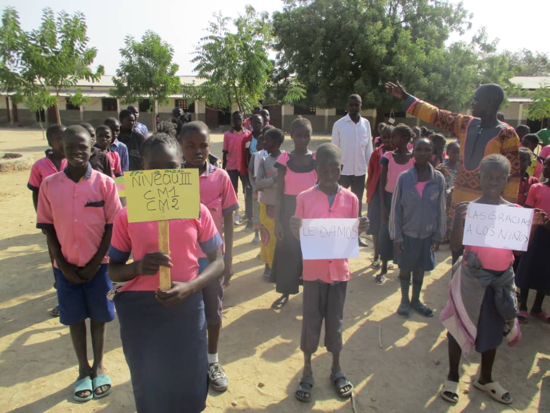 CEIP Reyes de España tweet media