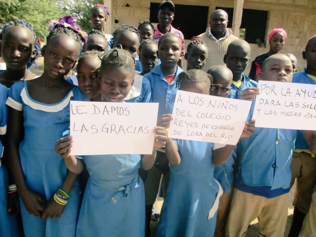 CEIP Reyes de España tweet media