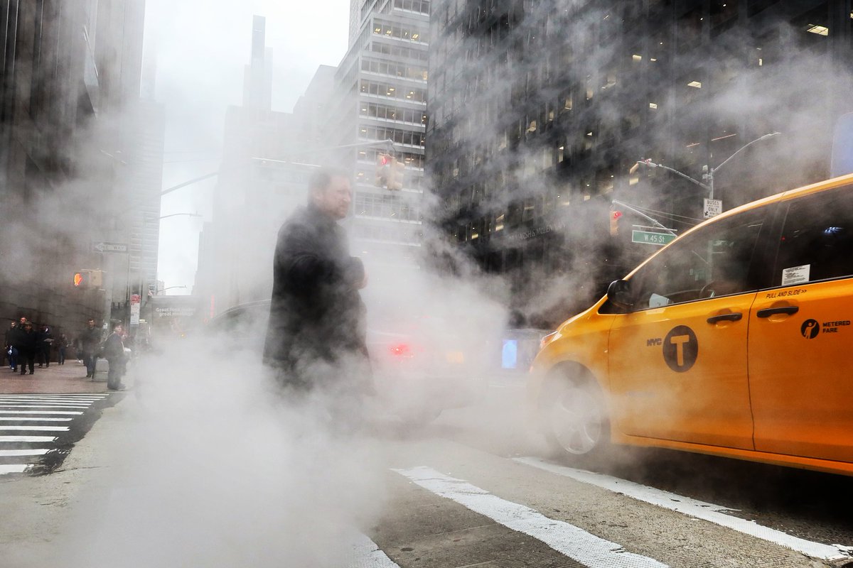 GaryHershorn's tweet photo. Trapped in a steam cloud on 6th Avenue in New York City #newyork #newyorkcity #nyc #steamcloud @agreatbigcity https://t.co/IO2g9hbcxI