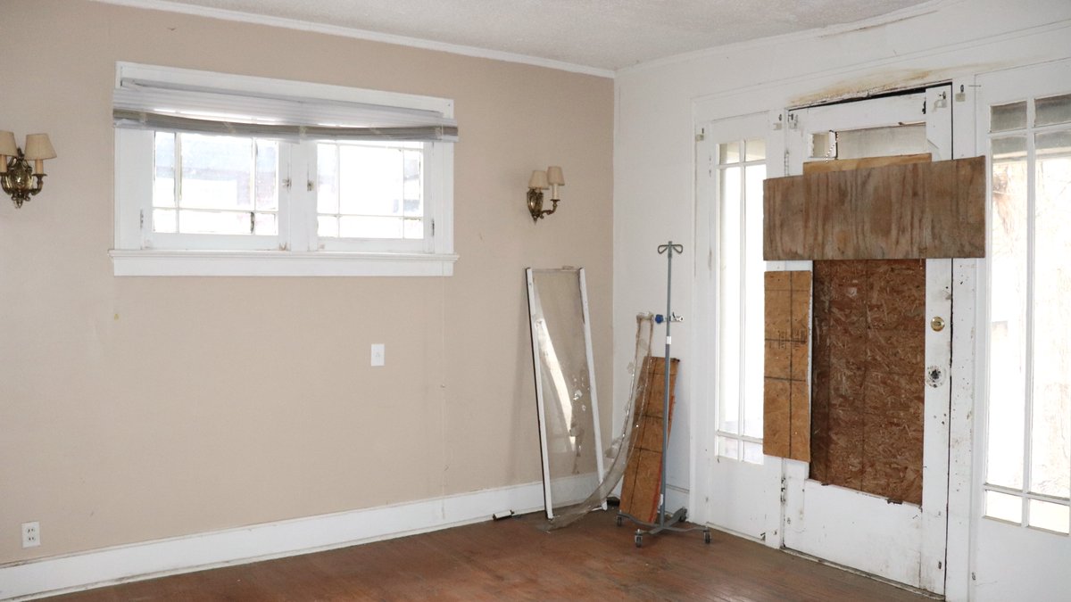 comm_one's tweet photo. We’re excited to share that we’ve acquired our next whole-house rehab. And interior demolition begins this weekend! This bungalow-style house on South Kentucky has a lot of style and potential. It is going to be a great rehab project just outside of the Tepe Park neighborhood! https://t.co/529SgQ4dKN