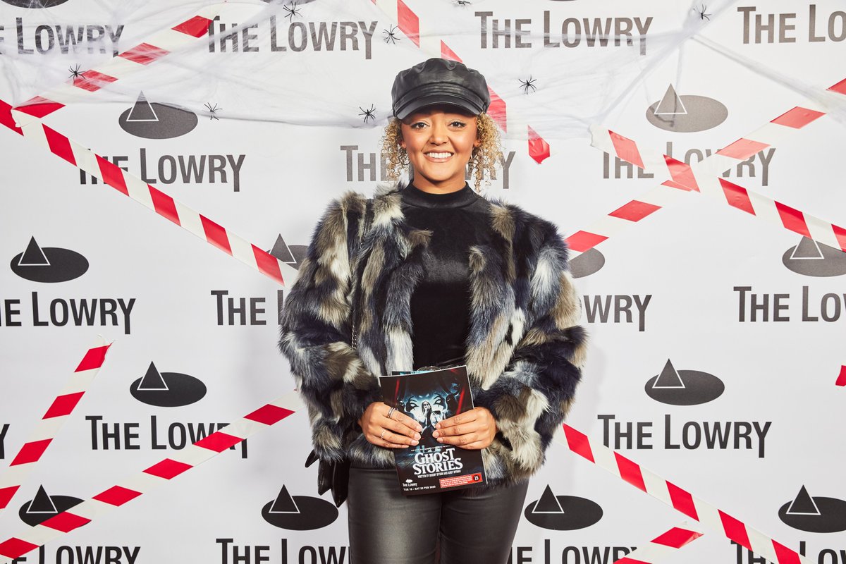 The <a href="/itvcorrie/">Coronation Street</a> cobbles are home to a ghost story or two but tonight the cast were more interested in the terrifying tales told in <a href="/GhostStoriesUK/">Ghost Stories</a> 👀