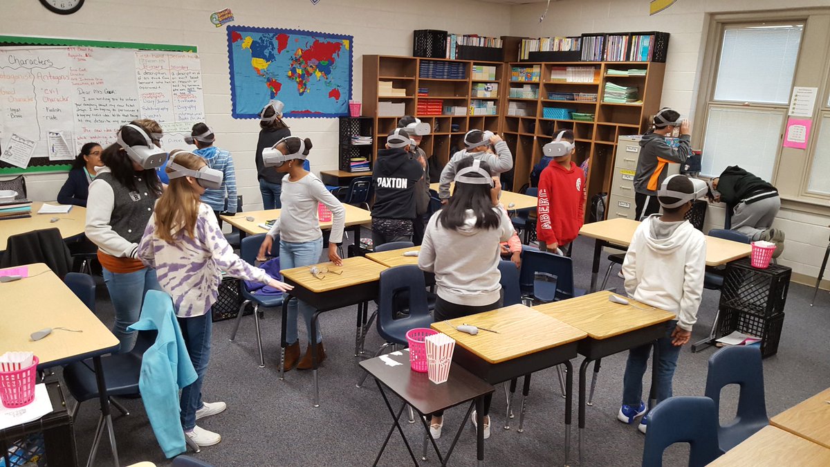 Byrd elementary was the first to experience the 1940s and WWII VR tour. Continuity and change was the theme as they compared life in the 40s to the present and changes in technology from WWI. @ByrdElementary <a href="/AikenPublicSch/">AikenCoPublicSchools</a> <a href="/History_AikenPS/">Michael Williams</a> #virtual #Oculus