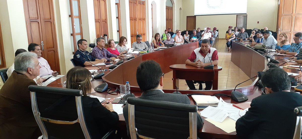 UCarabobo's tweet photo. #Noticias @UCarabobo propondrá al CNU suspender normativa de dedicación exclusiva para los docentes || Primer Consejo Universitario de 2020 https://t.co/1c5n2KCqjW https://t.co/n7lnCvfLLG