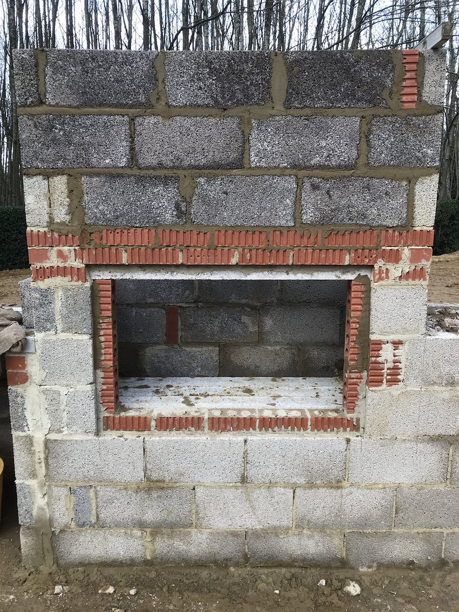 Getting excited by oak delivery on site today!!! With thanks to <a href="/_UKOak/">UK Oak</a>  these will form the 16 arbours along a 30m walkway. Plus more for the pergola over the sunken fireplace 👍🏼<a href="/PollyannaWGD/">Pollyanna Wilkinson</a> #LifesBetterInBoots