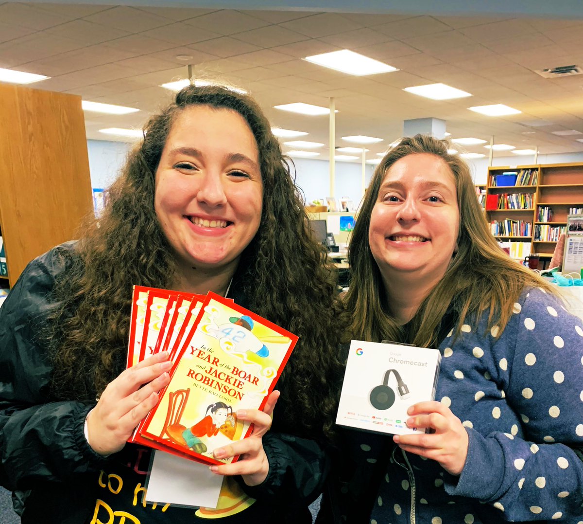 gagliardisclass's tweet photo. Finished off an awesome day of learning with some wonderful door prizes. #RRLCMiniCon2 @mswilliamsrrisd @SommerVarljen @SommerMolina18 #SommerEmpowers https://t.co/3t3g2ZtpH7
