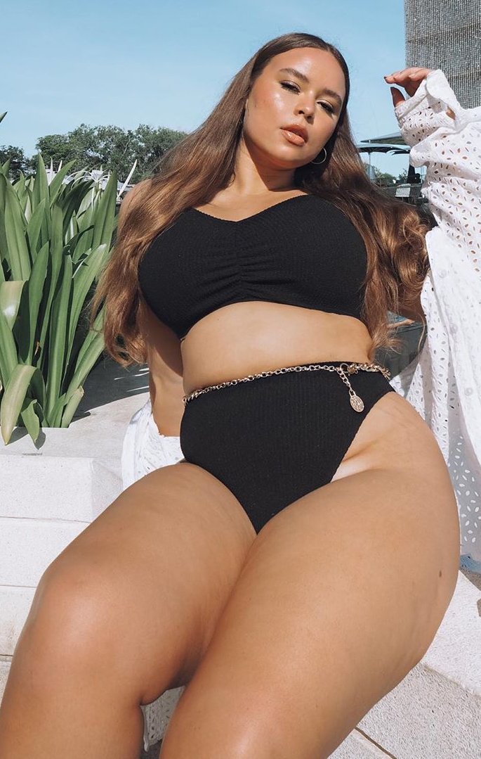 femalebodyrulz's tweet photo. Venezia Cruz - https://t.co/VHw2BvU8yQ

#PlusSize #PlusSizeModel #PlusSizeFashion #BodyPositive #SexyAnySize #EffYourBeautyStandards #ThickWomen #gordinha #styleNasNoSize #curvyWoman #curvyConfidence #weGotCurves #PlusSizeQueen https://t.co/4po2tZmtMx