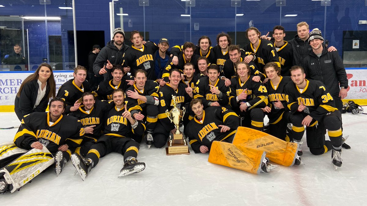 AdrianBulldogs's tweet photo. Your @NCHAhockey Peters Cup champion @ACbulldoghockey team after clinching the trophy outright &amp; earning #1 overall seed for the Harris Cup, defeating Trine in the regular-season finale.

It's the #GoDawgs 11th conference title. Incredible comeback 6 points down to win by 2. https://t.co/adpX0NT6u2