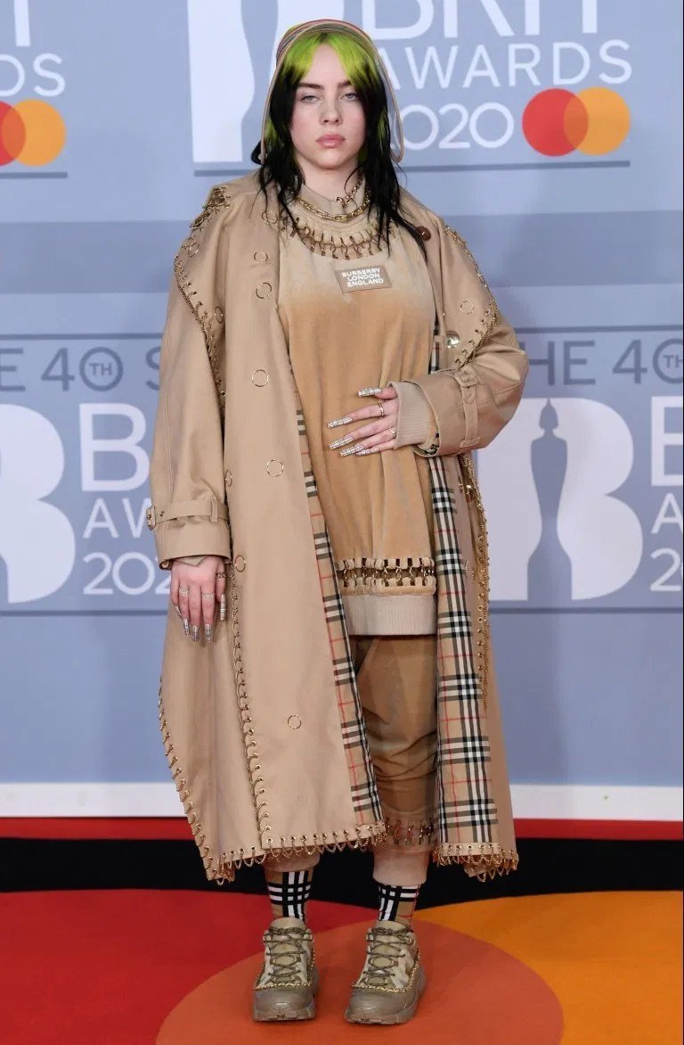 Raczum's tweet photo. Melhores looks do The Brit Awards 2020 

Billie Eilish https://t.co/25aSOH3hxT