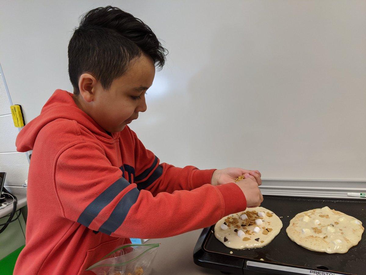 MurrinVeronika's tweet photo. Celebrating the end of ACCESS testing and looking forward to S'MORE fun in ESL!!!!!!! @VV_Voyagers #viewourstory#enjoytheview https://t.co/abnqCZJoWW