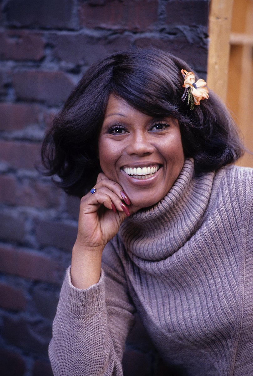 tvland's tweet photo. TV Land remembers "Good Times" star Ja'net Dubois. In addition to being the Evans family's lovable neighbor, Willona, Dubois composed and sang "Movin' on Up" the iconic theme song for "The Jeffersons." She was 74 and will be missed.
📸: @GettyImages https://t.co/j1TdcuA0q9