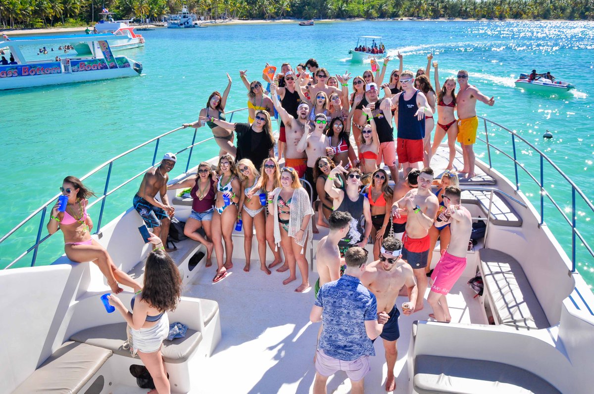 Hands in the air if you're ready t be on Spring Break 2020!
.
.
.
#SpringBreak #Springbreak2020 #Cabo #Bahamas #cancun #deals #boozecruise #SB2020 #allinclusive #resorts #travel #breezes #nassau #oasisbeachclub