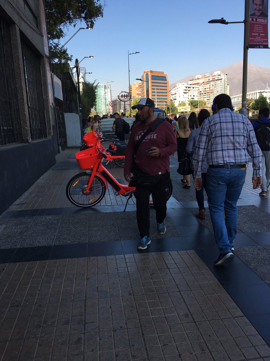Las Condes ya dejó de ser amable con el peatón. Recuperaremos, alguna vez, las veredas? <a href="/mpf_oficial/">Peatones Furiosos</a> <a href="/jgonzalezgonzi/">Jorge Gonzalez</a> <a href="/Muni_LasCondes/">Las Condes</a>