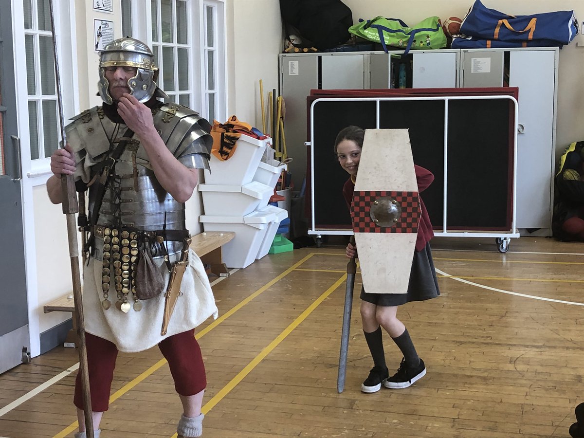 SchoolBraehead's tweet photo. Today P5 and P3/4 had an exciting visitor- a legionary soldier all the way from Rome! The children were fascinated to hear all about life in the army and see his armour and battle techniques. @AntonineGuard https://t.co/fNqtonhrFe