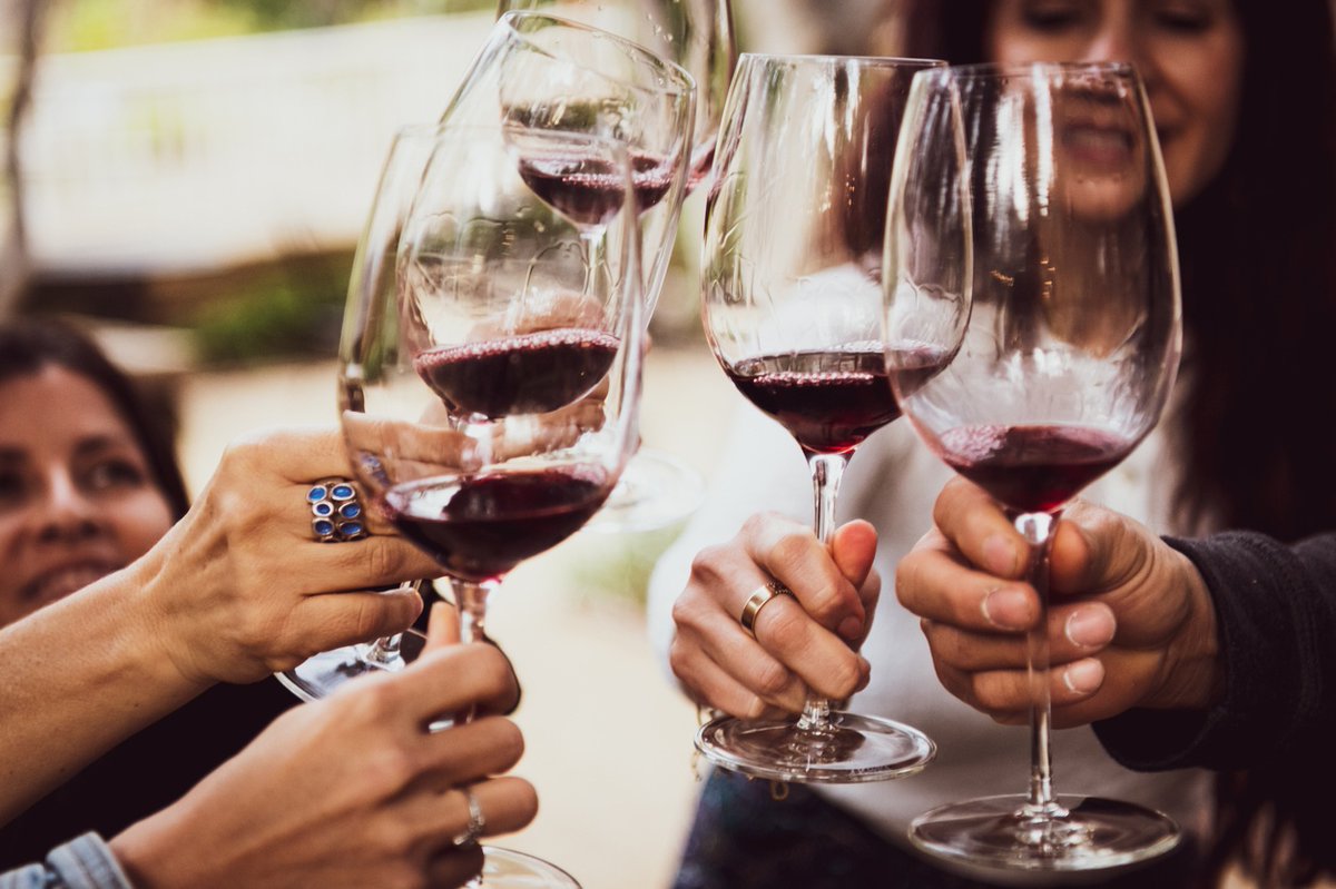 Cheers to National Drink Wine Day! 🍷 What better way to celebrate than with friends at Keoki's? 😉