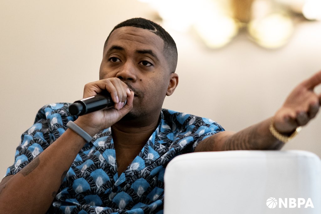 TheNBPA's tweet photo. Breaking Bread.
Sharing his knowledge in the investment world, icon and entrepreneur @Nas joined by investors: Erick Moore, @Monique_Mosley_, @hpierrejacques, and James Andrews gave insight to players on how to maneuver within the space and ways to make an impact. #OneCourt https://t.co/uh7MANNqa0