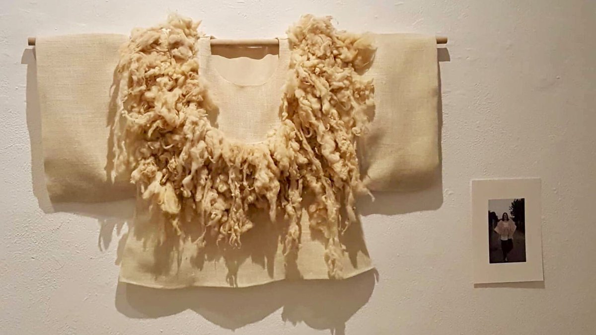 'Tot torna' piezas que se mimetizan con la naturaleza #AdrianaMeunié #textilework #traditional #textures hasta el 12/04 Centro de Cultura, #felanitx