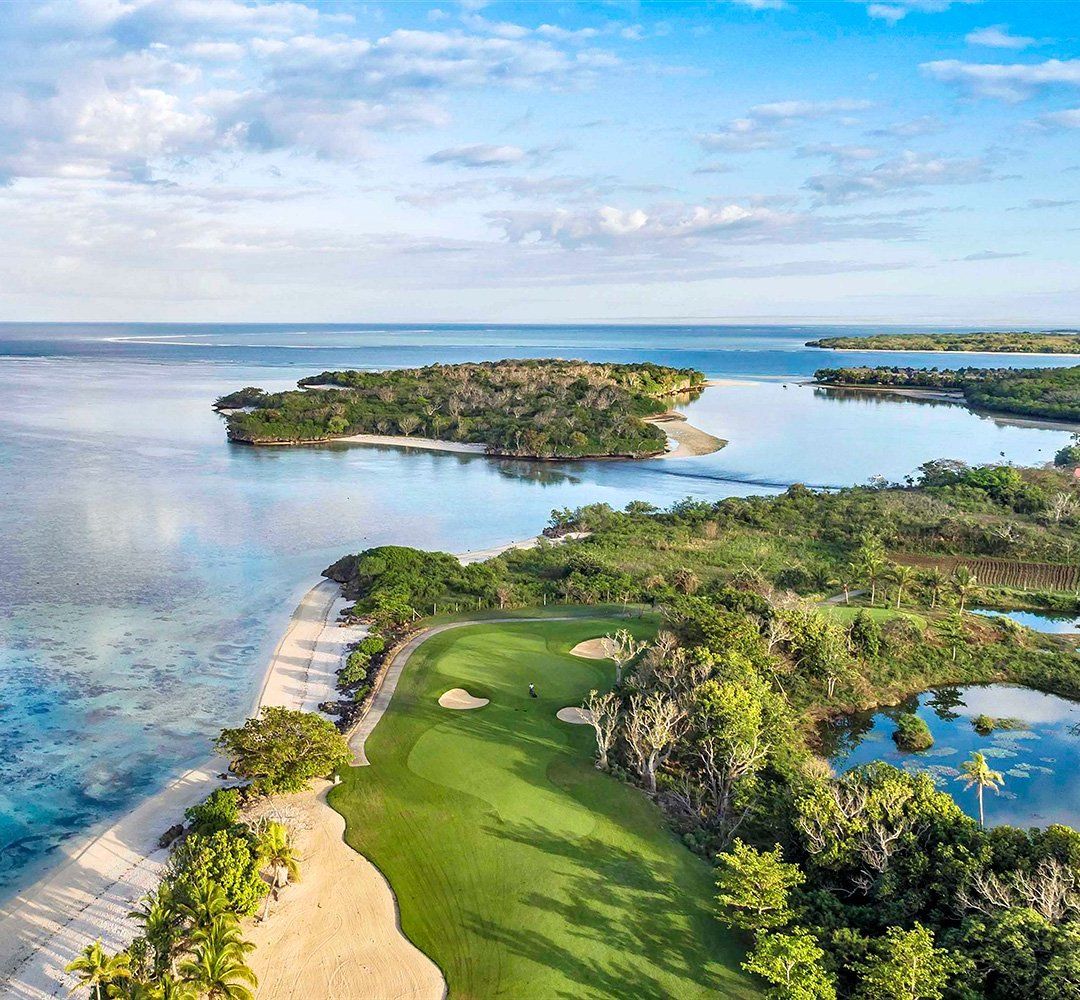 golf_explorer's tweet photo. Check out the great deal on our @InterContinentalFiji Deluxe Package. Book a 7-night stay at this luxurious resort and pay for only 5-nights. Includes three rounds of golf at Natadola Bay Championship Golf Course, daily breakfasts and airport transfers https://t.co/2Mx6sQ4x1x https://t.co/pr76ONuFYV