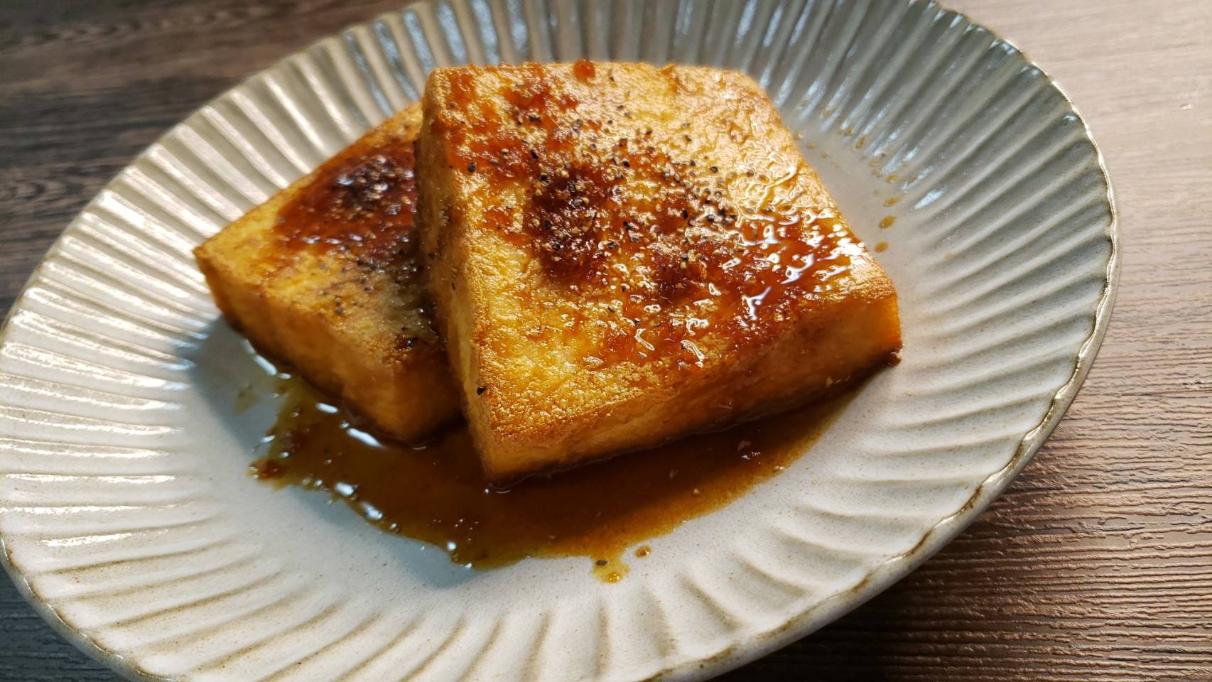リュウジ 料理のおにいさんバズレシピ 厚揚げってこんなに旨かったのかと思える自信作です 厚揚げのジンジャーステーキ 厚揚げ2枚300gをバター10gで両面こんがり焼き 醤油大1強 酒大1 みりん大1 砂糖1 リュウジ 料理のおにいさんバズレシピ 厚揚げってこんなに旨かったのかと思える自信作です 厚揚げのジンジャーステーキ 厚揚げ2枚300gをバター10gで両面こんがり焼き 醤油大1強 酒大1 みりん大1 砂糖1