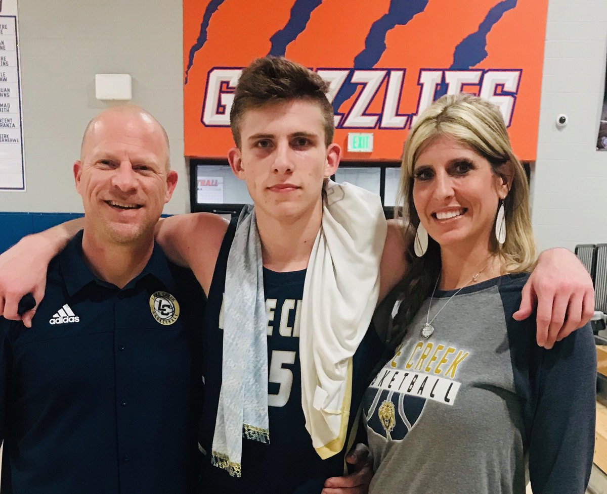 LakeCreekHoops's tweet photo. 🚨 BREAKING NEWS 🚨

With 38 pts tonight, Pierce Spencer @PierceSpencer2 has surpassed 2k career points. We are proud of you, incredible accomplishment! @hoopinsider @TexasHoopsGASO @RcsSports @djones8301 @bigsloan32 @LakeCreekHS @ConroeSports @PhilTweaton @LakeCreekSpirit https://t.co/yggH7t3sd3