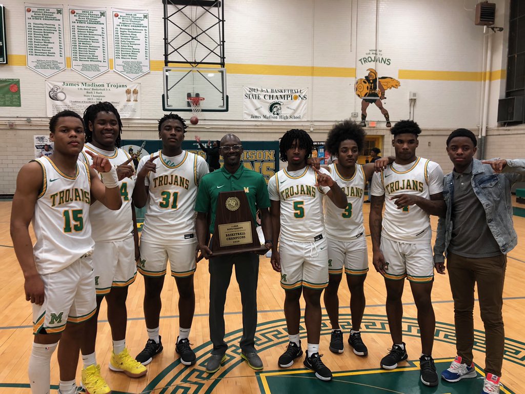 WarrenDaGoat's tweet photo. Senior Night was a success❤️, but it’s time for the bigger goal #madison4state🏆💍 https://t.co/isKdZvP5z8