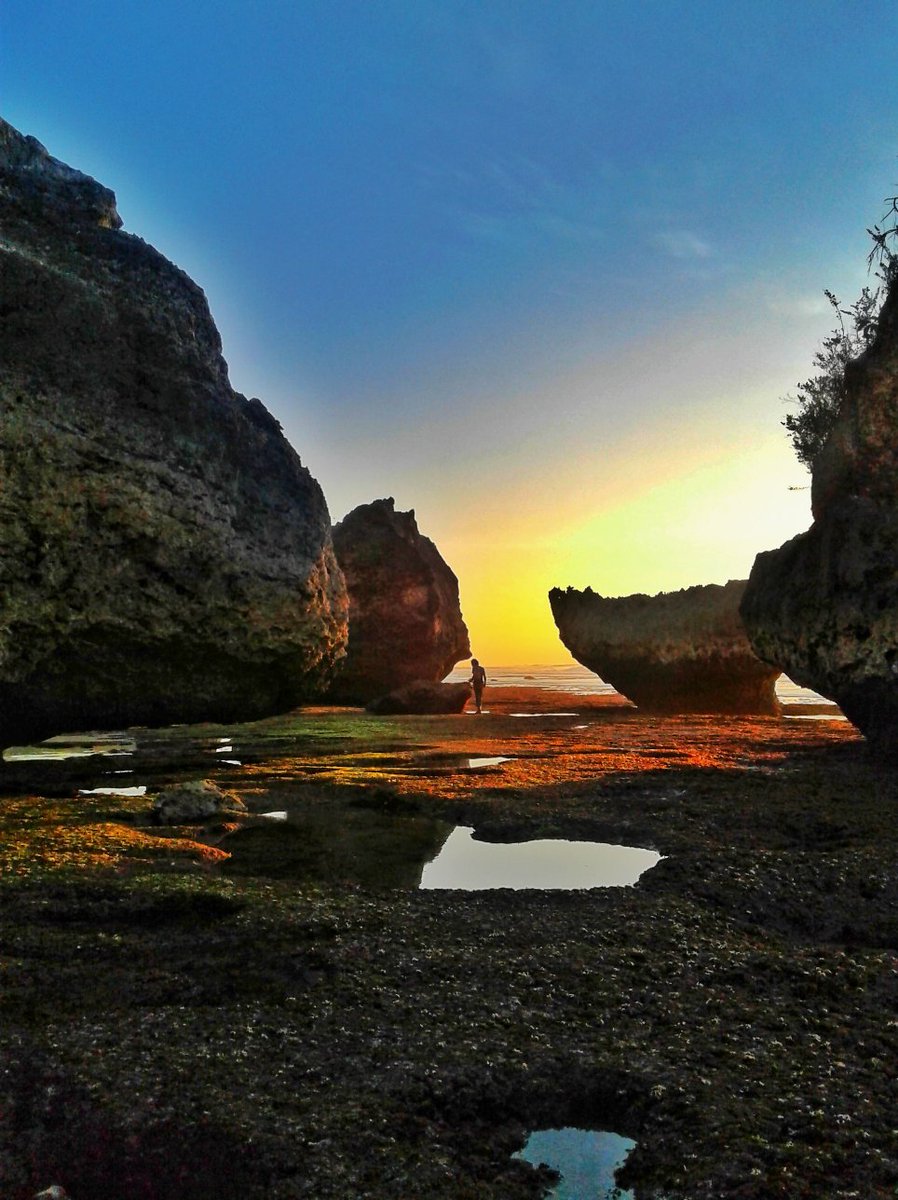 MYantiara's tweet photo. Welcome To Bali
#Sunset #sunsettime #sunsetvibes #sunsetbali #sunsetview #siluet #beach #beachtime #beachvibes #mare #spiaggia #bali #balilife #paradiseisland https://t.co/uSCmqVWqHI