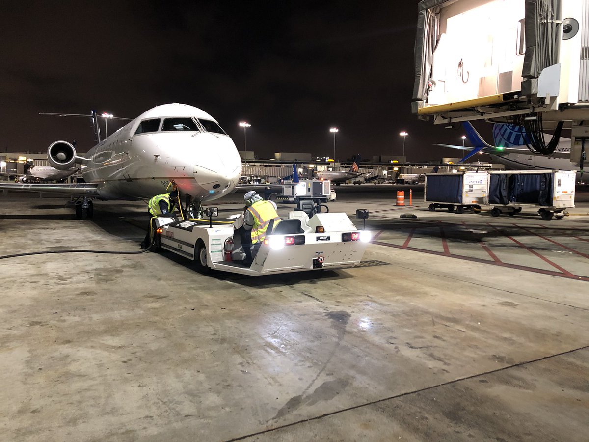 RichardRatlifff's tweet photo. Standards and Consistency team in LAX. Crew on 70A showing that even though you have have an air start, you can still give 7 mins back!!!  Great job!!! #LAXRamp @JMRoitman @KevinSummerlin5 @BsquaredUA @AlbertoDiaz_UAL @UA_Ramp_Proud @TammyLHServedio https://t.co/5tvl2Jz8wy
