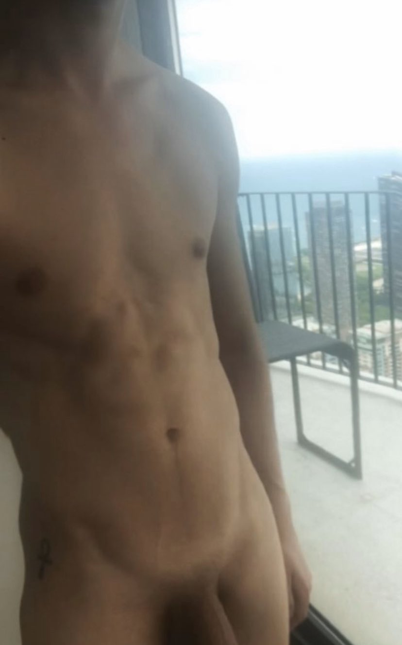 I love having floor-to-ceiling windows. I’m basically in a display case with my dick out. https://t.co/wAKeCS96Jk