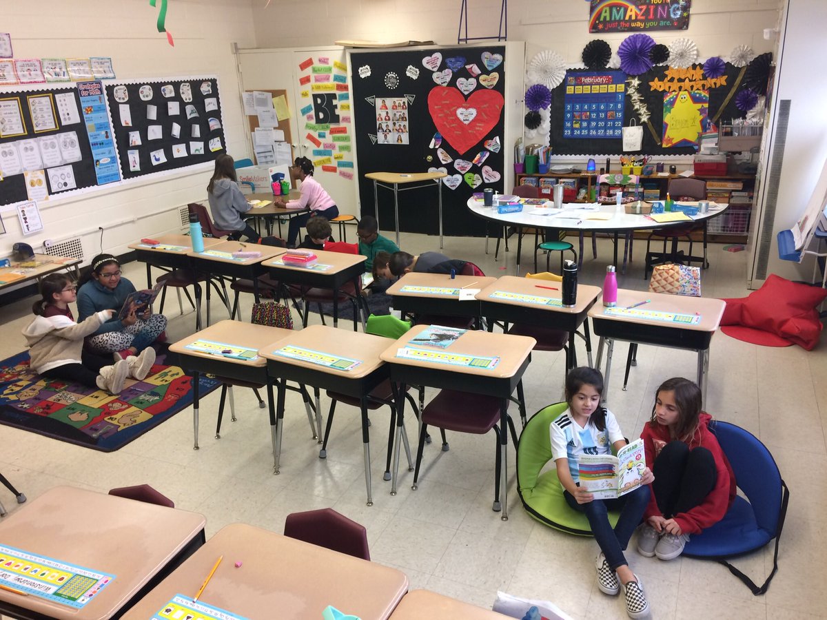 mmlarkin1211's tweet photo. OTES 2nd graders are reading with kindergarten &amp; 4th grade students.  #114 #buddy reading https://t.co/r40z0lRCRg