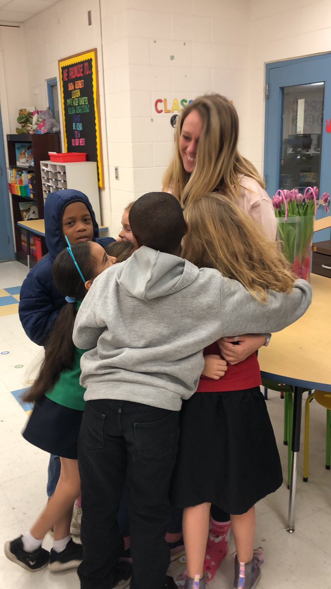 sdedragons's tweet photo. Congratulations to First Year Teacher of the Year, Ms. Dooley!!! She does such a great job at creating engaging lessons, building positive relationships, and collaborating with her 1st grade team. She is a true inspiration to us all. #firedup #inspire #loveofteaching https://t.co/vyU0FrSzWW